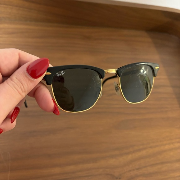 Black Clubmaster Ray-Ban sun glasses - Picture 3 of 5